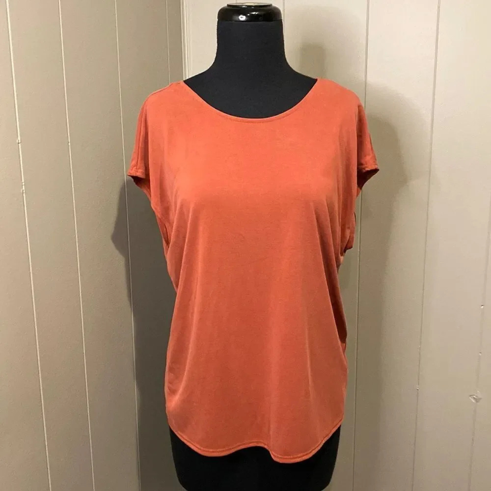 Green Envelope Small Ombré Red Back V Cut and Wrap Round Hem Short Sleeve